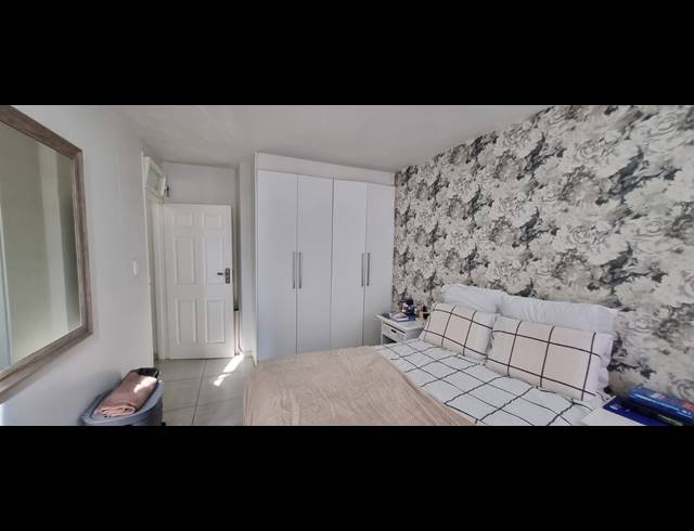 2 BEDROOM FLAT TO LET IN ESSENWOOD